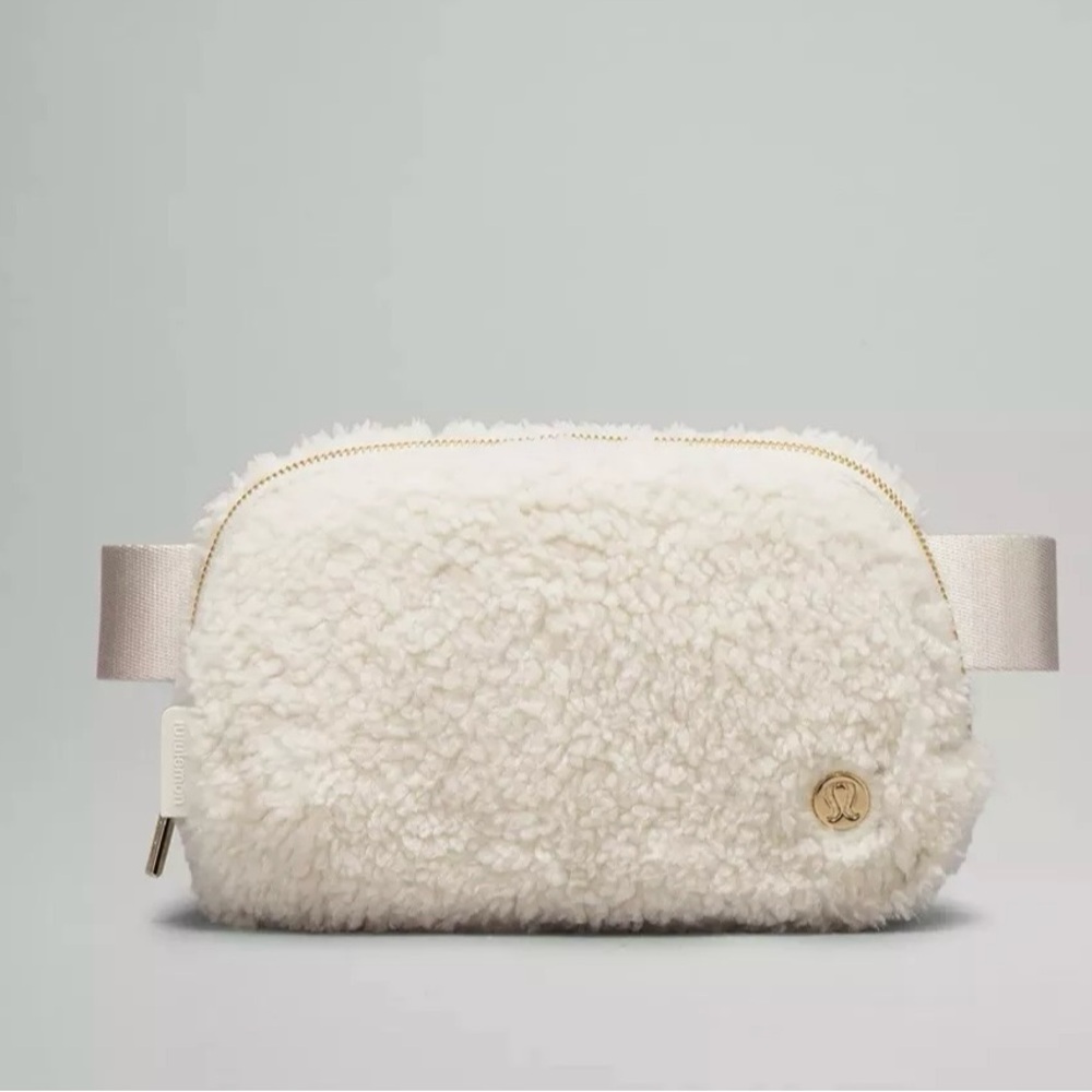 NWT Lululemon Cream Fleece Everywhere Beltbag with gold 1 L